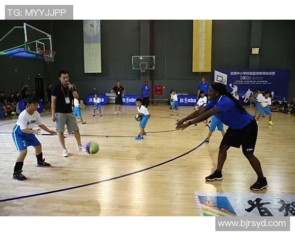 南京篮球队杯赛表现分析：团队配合如何助力胜利与成长