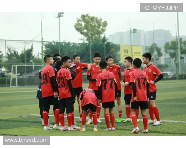 周军独家解析足球技巧与战术分享助你提升球场表现