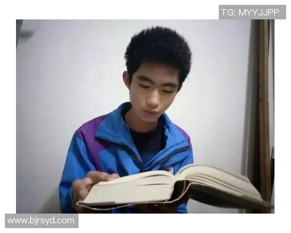 从贫困中崛起的足球明星用奋斗书写人生传奇 从贫困中崛起的足球明星用奋斗书写人生传奇