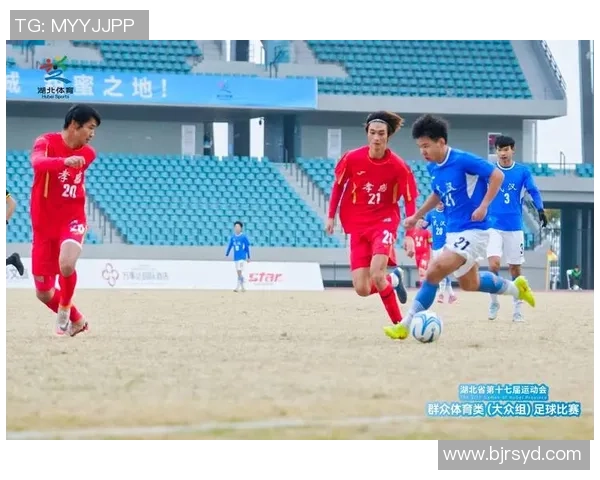 武汉足球队在邀请赛中的灵活性展现与战术创新分析